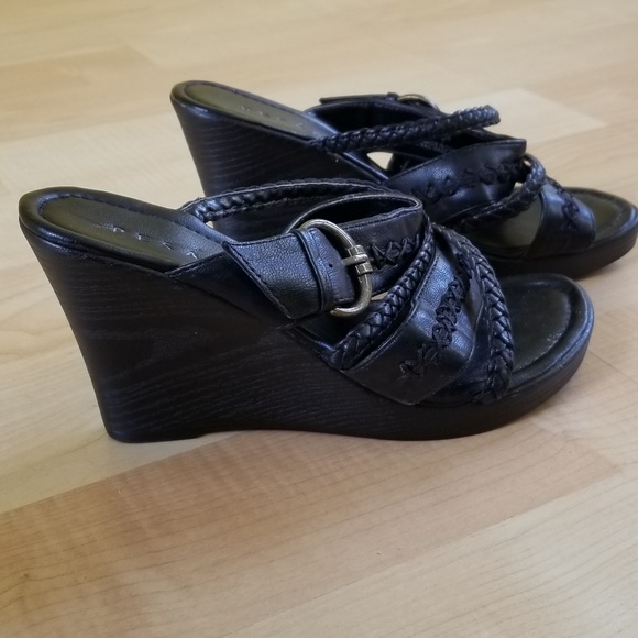 Pesaro Sandles - Picture 2 of 3